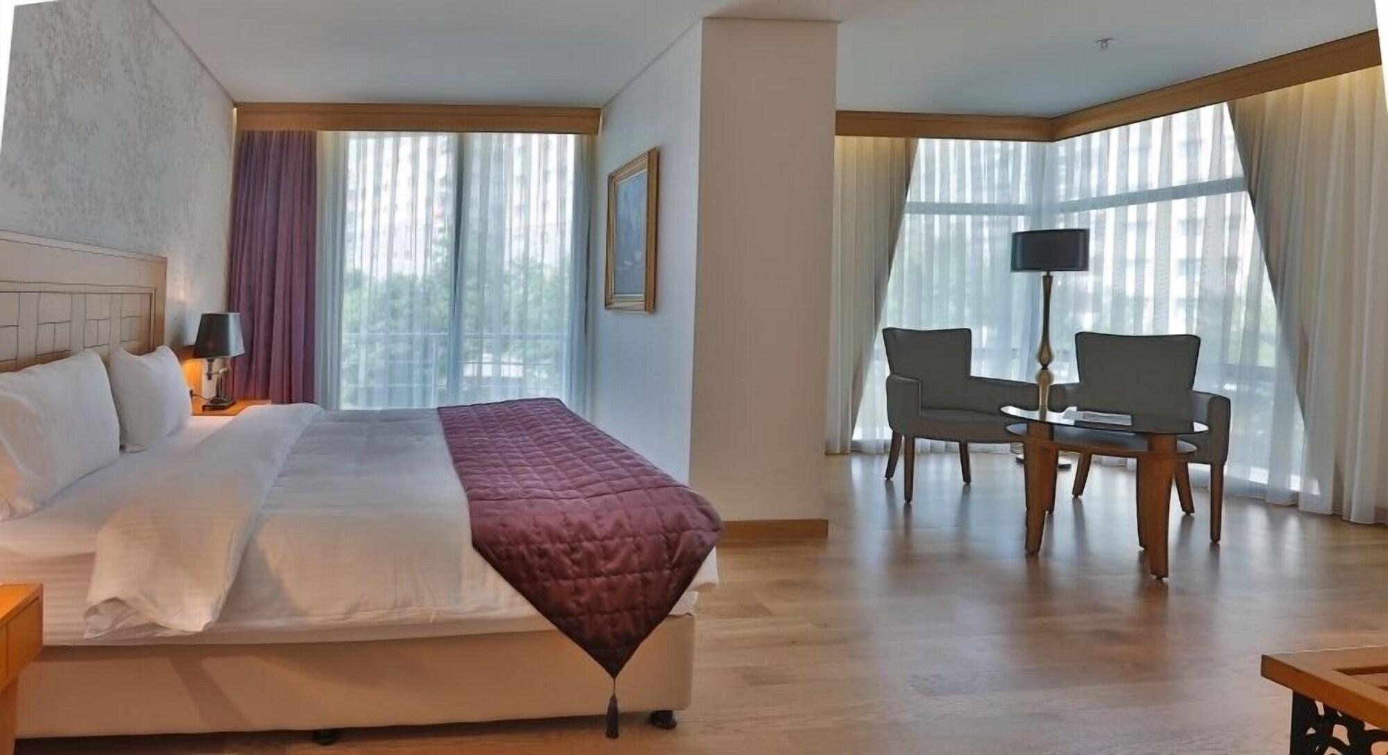 Queen Hotel & Spa Стамбул Экстерьер фото
